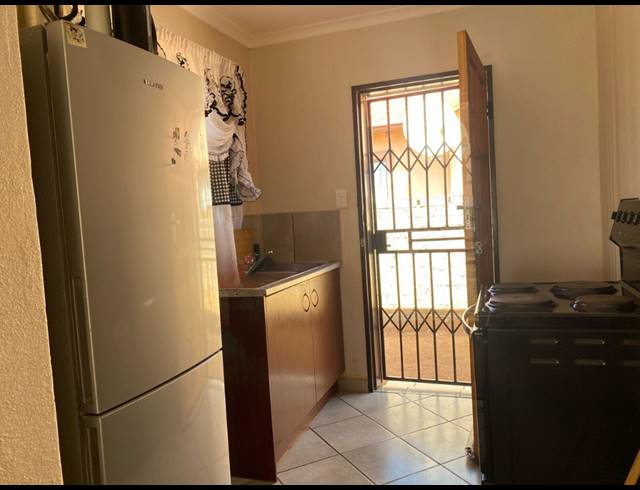 3 BEDROOM HOUSE FOR SALE IN EVATON WEST